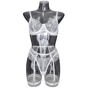 ชุดชั้นในเซ็กซี่สำหรับผู้หญิง สินค้าใหม่ ชุดบราซีทรูปักลายดอกไม้ พร้อมสายโซ่  ชุดสี่ชิ้น - Product Image 5