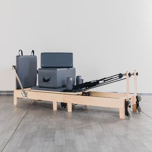 Reformer <span class=keywords><strong>Pilates</strong></span> Pieghevole in Legno per Correzione Posturale, Uso Domestico e Clinico, Attrezzatura per Studio <span class=keywords><strong>Pilates</strong></span> - <span class=keywords><strong>Pilates</strong></span> Ecologico - Product Image 2