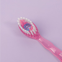Brosses à dents jetables 5-en-1 mini format voyage avec dentifrice, gratte-langue et fil dentaire pour hôtel ou voyage OEM ODM