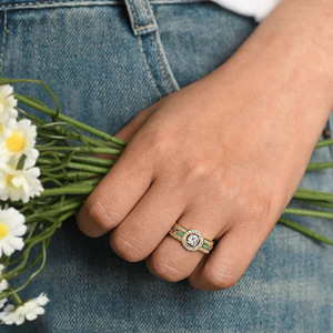 Anello di fidanzamento da donna T0875 in oro massiccio 18 carati con diamante rotondo brillante, montatura a pavé, design geometrico, gioielleria raffinata - Product Image 5