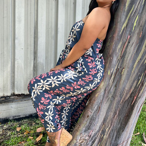 Combinaison sans bretelles à imprimé hawaïen personnalisée par le fabricant, cintrée à la taille, luxueuse et confortable, en rayonne. - Product Image 5