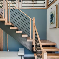 Escalier moderne en acier à poutre centrale unique avec garde-corps en câble d'acier au carbone noir et marches en bois massif pour villa intérieure