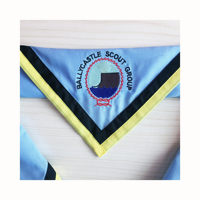 Maßgefertigte Großhandels-Scout-Halstücher mit Besticktem Logo, Dreieckiges Bandana, Baumwoll-Uniformschal für Jugendliche