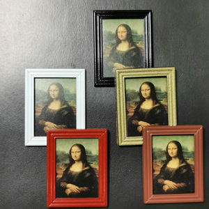 Miniatura de Pintura Famosa xim [Mini Marco de Fotos de Aleación con <span class=keywords><strong>Mona</strong></span> Lisa Colgante] Accesorio de Estilo para Pintura - Product Image 1