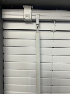 Nouvelles stores occultantes en <span class=keywords><strong>PVC</strong></span> blanc de 1 pouce de type L, étanches pour toilettes et salles de bain, avec <span class=keywords><strong>trou</strong></span> dissimulé - Product Image 5