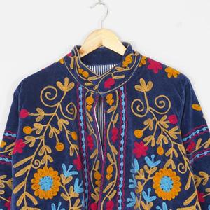 Chaqueta de Terciopelo Premium para Mujer, Estilo Suzani, Bordada a Mano con Diseño Floral Étnico, Ropa Exterior Boho de Moda, Fabricante Mayorista - Product Image 6