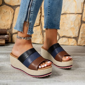 Sandales plateforme pour femmes, nouveau style, avec talons épais et bout rond, pour un usage quotidien estival, disponibles en différents styles - Product Image 3