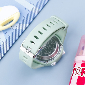Montre électronique étanche et anti-chute pour les enfants du primaire et du collège. Simple et mignon, n'affiche que l'heure. - Product Image 6
