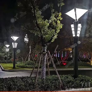 ไฟสวน LED กลางแจ้งแบบเสา 2700K แสงสีขาวนวล IP66 ตัวโครงเหล็ก โคมแก้ว ควบคุมด้วยเซ็นเซอร์ตรวจจับความเคลื่อนไหว พลังงานแสงอาทิตย์ AC 220V 144 ลำแสง - Product Image 1