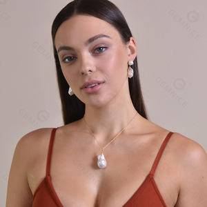 Collar con Colgante de Perla Barroca Grande en Plata de Ley 925 y Oro de 18k de Gemnel Fashion Jewelry - Product Image 5