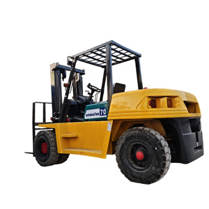รถยกดีเซล Komatsu FD70 มือสองคุณภาพสูง 7 ตัน เสากระโดงสองท่อน ยางตัน ผลิตในญี่ปุ่น สำหรับใช้งานกลางแจ้งบนพื้นผิวทางเดิน - Product Image 1