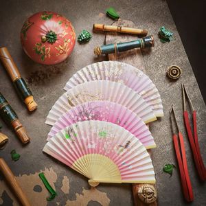 Éventail en bois à personnaliser avec peinture décorative, en bambou, pour publicité événementielle - Product Image 5