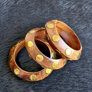 Bracelet manchette large en bois naturel géométrique, à facettes et à grain de bois, pour femme - Product Image 1
