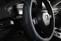Auto-Zubehör Universelle Lenkradabdeckung mit Nadeln für Opel BMW Benz Hyundai Kia Ford VW Skoda Schwarze Tasche Leder Rot