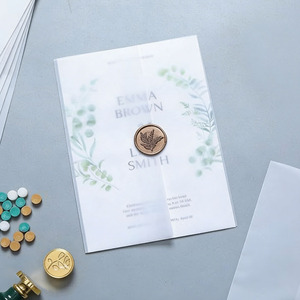 Pochette <span class=keywords><strong>en</strong></span> <span class=keywords><strong>papier</strong></span> vélin et glassine pliée pour cartes d'invitation personnalisées de Quinceañera, de mariage ou de vœux - Product Image 1