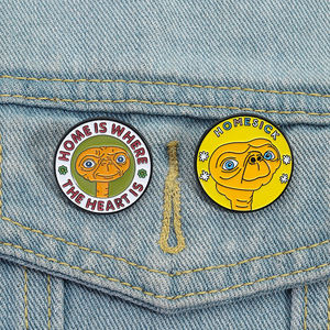 Kartun lucu UFO Alien Enamel Pin lucu bros ruang angkasa kerah lencana perhiasan hadiah untuk teman ransel grosir - Product Image 1