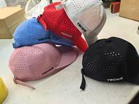 Casquette de baseball rose personnalisée à 6 panneaux avec logo brodé, perforations découpées au laser, en tissu Oxford à pois, pour le sport, en polyester et élasthanne, séchage rapide