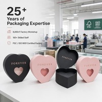 Boîte cadeau personnalisée noire mate en forme de cœur avec fenêtre en acétate et lettrage en feuille d'or rose, vente en gros, directement de l'usine pour la vente au détail