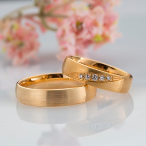 Anillo de compromiso de acero inoxidable chapado en oro para hombre y mujer, conjunto de anillos de boda, europeo y <span class=keywords><strong>americano</strong></span>, 2022 - Product Image 3