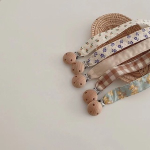 Vendita calda fatta a mano in cotone organico in legno massaggiagengive floreale portacuccio con catena a Clip per neonati - Product Image 2