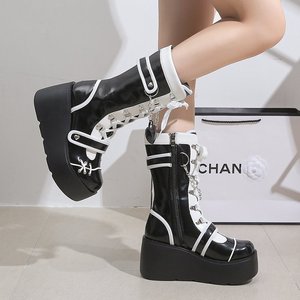 รองเท้าบูทผู้หญิงสไตล์ร็อค โลหะ ปี 2025 รุ่นใหม่ประจำฤดูใบไม้ร่วง พื้นหนา รองเท้าบูทสั้น ประดับโลหะรูปหัวใจไขว้ สไตล์พังก์ กอธิค - Product Image 2
