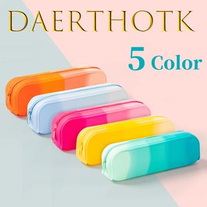 Astuccio per matite in silicone piccolo, verde sfumato - Product Image 6