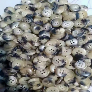 Botones de Cuerno de Búfalo Natural de Tamaño Personalizado, 14mm, 18mm, 20mm, para Camisas, Prendas, Chaquetas y Accesorios de Moda, con Opción de Recubrimiento - Product Image 1