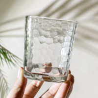 Verre à whisky carré transparent à texture martelée pour les boissons alcoolisées, bar, vaisselle classique pour la maison et l'hôtellerie