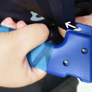 Asidero de Apoyo para Automóvil para Personas Mayores con Cortador de Cinturón de Seguridad, Rompeventanas y Linterna LED Recargable - Product Image 2