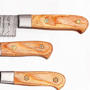 Ensemble de couteaux de chef en acier Damas faits à la main par PAK ENTERPRISES, manches en bois de noyer, design ambidextre, lames à 67 couches de 8 pouces, 6 pièces - Product Image 2