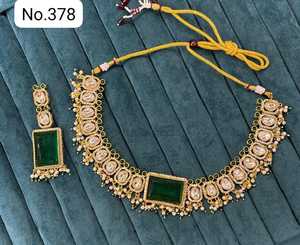 Conjunto de gargantilla Kundan nupcial para mujer, joyería tradicional india para bodas con pendientes a juego y Maang Tikka, lujo étnico para fiestas. - Product Image 2