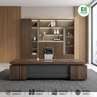 Ensemble de bureau et chaise de direction haut de gamme, panneau de classe E0, mobilier en bois moderne et épuré pour bureau de directeur ou de PDG féminine