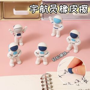 Gomme à effacer astronaute, design cartoon, gomme à effacer éducative pour enfants, fournitures scolaires - Product Image 1