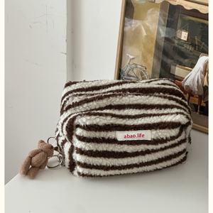 Trousse de toilette haut de gamme étiquette lavable coton doux remplissage pochette d'hiver multi-rayures laine d'agneau sac cosmétique de qualité supérieure - Product Image 3