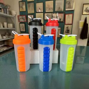 JH Medibox - Vaso de Viaje de 450 ml con 8 Compartimentos, Botella de Agua de Material PP, Pastillero, Organizador Semanal Multiusos para Exteriores - Product Image 1