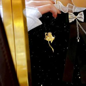 Broche del Año de la Serpiente 2025, Emblema de Dibujos Animados, Serpiente Espiritual que Ofrece Buena Suerte, Conmemora el Año con Estilo - Product Image 3