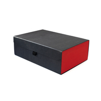 Boîte cadeau de luxe noire et rouge à couvercle rabattable avec séparateurs personnalisés et intérieur rouge, emballage papier de luxe personnalisé OEM ODM pour cosmétiques
