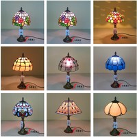 Lampe de chevet LED rétro européenne de style Tiffany, abat-jour en verre coloré soudé fait main sur mesure, vente en gros
