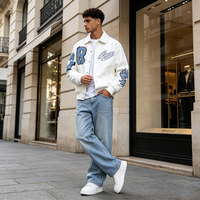 Nouvelle Arrivée 2026 – Blouson Bomber Unisexe à Revers avec Broderie Lettre R en Chenille et Motif Flamme Rose, Boutonné Blanc ODM