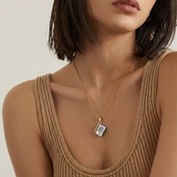 Pendentif livre de couple romantique de luxe collier en acier inoxydable bloqué en or 18 carats bricolage sculpture au laser cadeau personnalisé