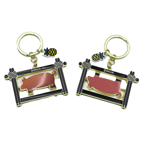 Llavero Giratorio de Alta Gama con Esmalte Metálico Duro, Diseño de Animal, Cerdo, Piña y Fruta - Product Image 1