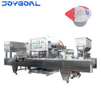 Ligne de production complète entièrement automatique de gobelets en plastique PET pour l'eau minérale pure / Machine de remplissage d'eau en gobelets