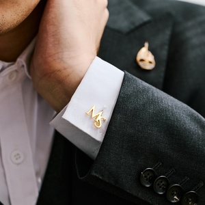 Boutons <span class=keywords><strong>de</strong></span> <span class=keywords><strong>manchette</strong></span> en acier inoxydable avec initiales personnalisées Boutons <span class=keywords><strong>de</strong></span> <span class=keywords><strong>manchette</strong></span> avec lettres plaquées or Cadeaux d'anniversaire <span class=keywords><strong>de</strong></span> Noël pour les amis - Product Image 6