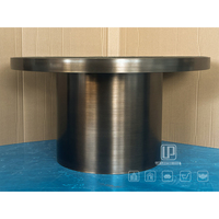 Nouveau produit en Chine : Table basse décorative de salon de villa, avec base cylindrique en métal texturé sculpté, style antique