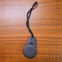 Mini boussole en plastique en gros avec cordon, outil de navigation portable de poche pour le camping, la randonnée, les voyages et les kits de survie en plein air
