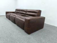 Canapé 3 places en cuir huilé vintage de luxe, design droit, style minimaliste italien pour salon et hôtel