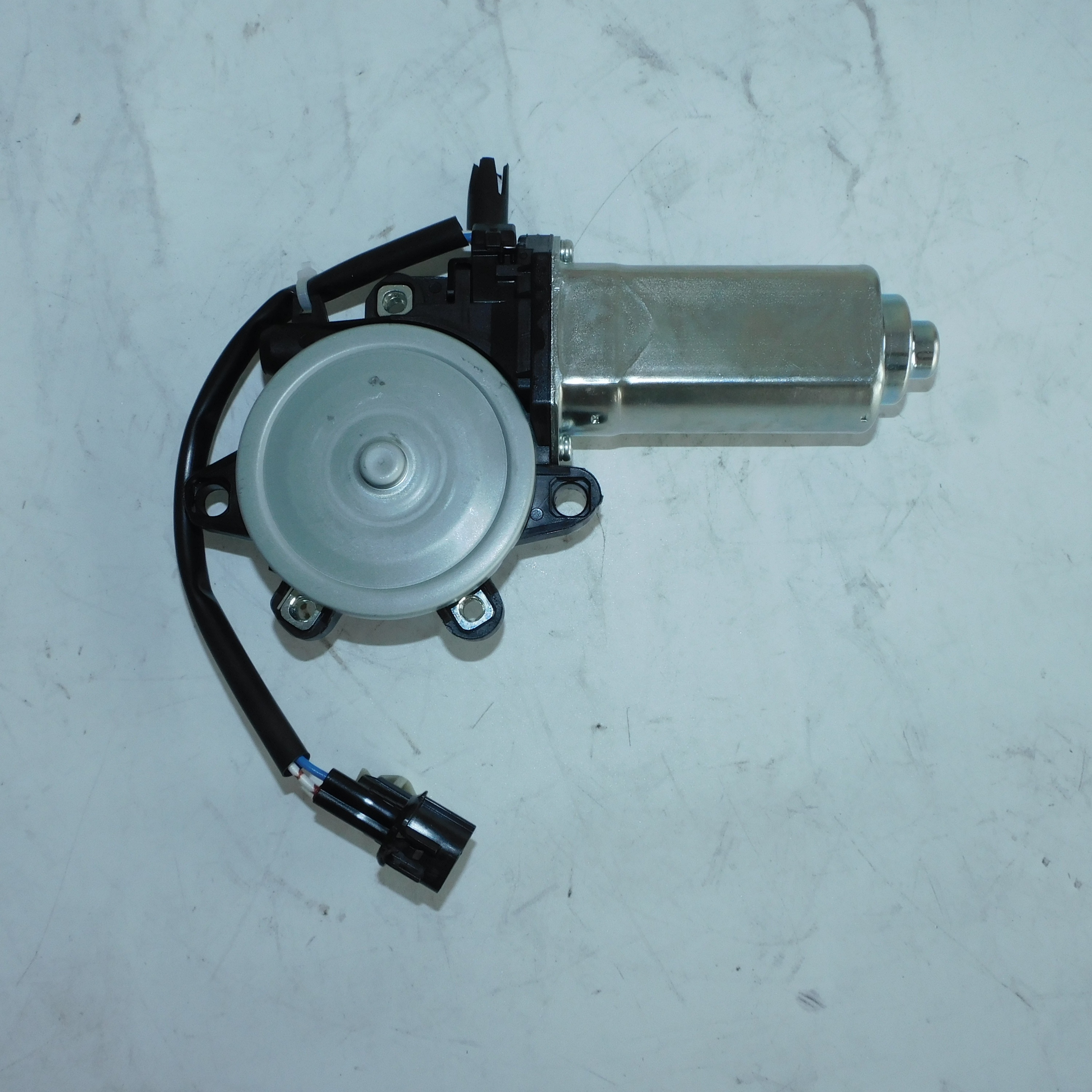 MITSUBISHI-FUSO MC935086 4M50パワーウィンドウモーター 新品・グレー