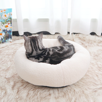 Petopia Lit pour chat personnalisé de haute qualité Style beignet rond motif solide fausse fourrure Style classique emballé dans du carton Fournisseur de gros