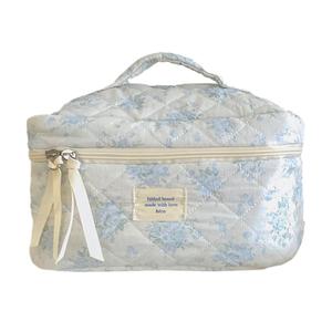 Borsa per trucco floreale trapuntata per cosmetici da viaggio per articoli da toeletta per regali di amici