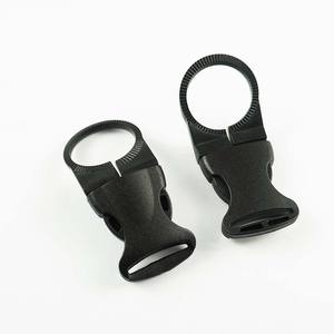 Hebilla de plástico ajustable de 25 mm de diámetro interior, color negro, para mochila, soporte para botella de agua, uso en exteriores - Product Image 1